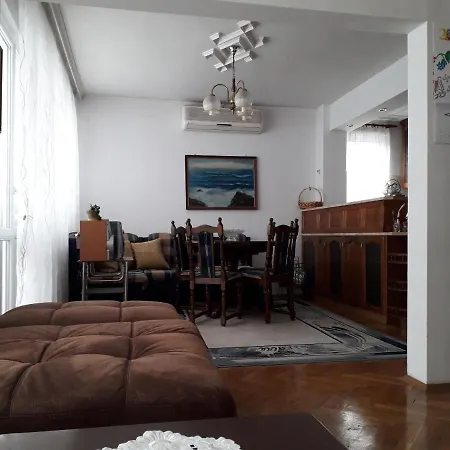 Family Style, Main Street, 20 Minutes From The Sea Appartement *