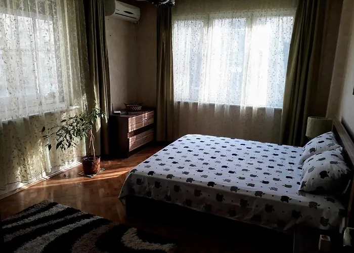 Family Style, Main Street, 20 Minutes From The Sea Appartement