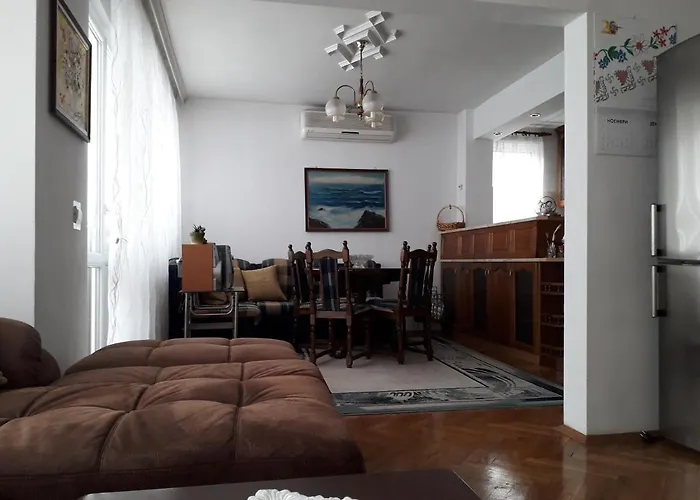 Family Style, Main Street, 20 Minutes From The Sea Appartement *