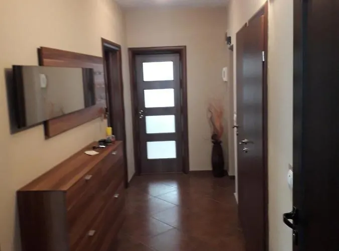 Family Style, Main Street, 20 Minutes From The Sea *