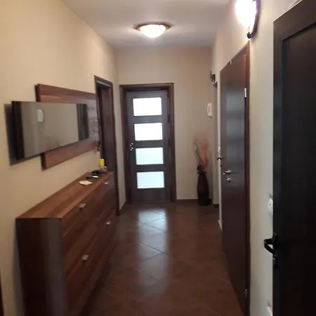 Family Style, Main Street, 20 Minutes From The Sea *